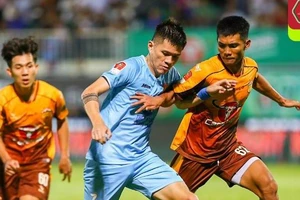 L.HAGL chia điểm thành công với TX. Nam Định