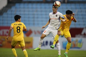 Clip B. Bình Dương bị “cướp” bàn thắng như tuyển Anh hồi World Cup 2010