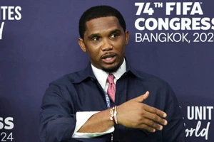 Chủ tịch Samuel Eto’o suýt đấm HLV trưởng tuyển Cameroon