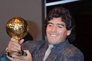 Gia đình “cậu bé vàng “không thể ăn chia Quả bóng vàng Maradona 