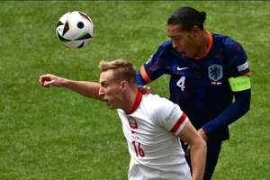 Tuyển Hà Lan thắng nhưng không còn bay