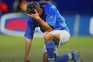 Ngồi xem trận Ý-Tây Ban Nha, huyền thoại Roberto Baggio bị cướp tấn công bằng súng tại nhà