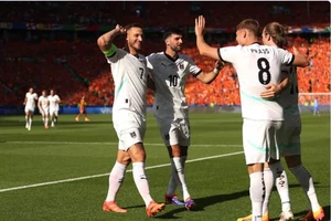 Thất vọng Hà Lan, Áo lên đầu bảng, Mbappe và Lewandowski ghi bàn