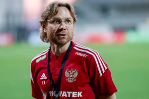 HLV Valery Karpin “sướng” thì không ai bằng