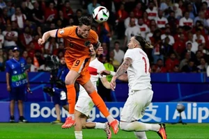 “Cơn lốc màu da cam” mà phải ngược dòng 