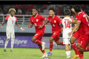 Chủ nhà Indonesia “dội mưa gôn” vào Philippines nhờ có Kaka, Buffon, Figo