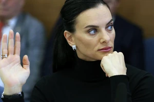 Huyền thoại nhảy sào Yelena Isinbayva, người Nga cuối cùng rời Ủy ban Olympic Quốc tế