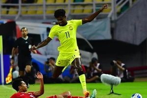 “Tự bắn vào chân mình", Úc và Malaysia thua ở bán kết giải Đông Nam Á