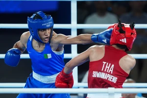 Tay đấm Imane Khelif tiếp tục hạ Janjaem của Thái Lan bất chấp tai tiếng