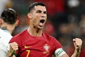 Kênh YouTube của Ronaldo qua 24 giờ phá hai kỷ lục