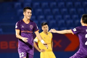 Nguyễn Tiến Linh có cú đúp thần thánh vào lưới Thanh Hóa