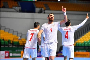 Anh cả Iran xung trận, gặp đội bóng khó chịu