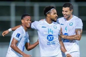 Nguyễn Xuân Son đã “son” lại còn xuân giúp TX. Nam Định thắng tại Hong Kong