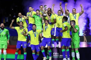 Đội tuyển Brazil vô địch futsal World Cup lần thứ 6 và giành hết mọi danh hiệu