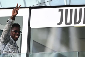 Paul Pogba muốn đóng phạt nhiều hơn để được trở lại bóng đá sớm