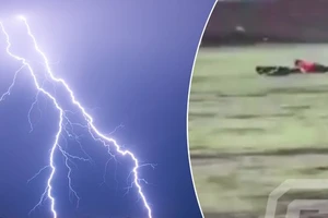 Kinh hoàng sét đánh chết cầu thủ trên sân