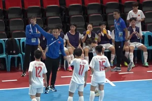 Tuyển Việt Nam đánh bại Indonesia tạm lên ngôi đầu bảng