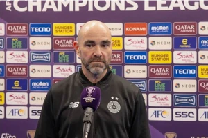 Bại tướng của thầy Park dạy cho đội của Ronaldo bài học 