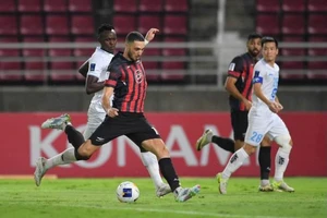 TX. Nam Định mất ngôi đầu khi để Bangkok Utd. lội ngược dòng