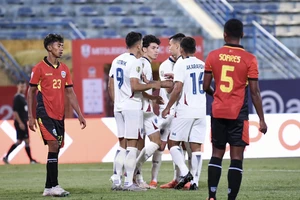 Tuyển Thái Lan hoàn thành cữ dượt nhẹ trên sân Hàng Đẫy 