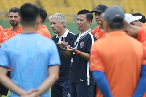 HLV Hoàng Anh Tuấn chia tay B. Bình Dương