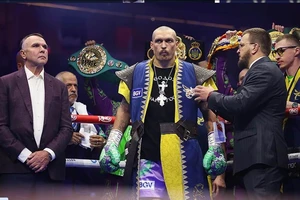 Tái đấu thế kỷ Usyk thắng Tyson tâm phục khẩu phục
