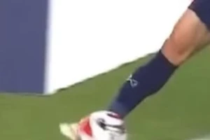 VAR mà biết nói năng