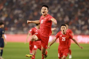 Đáng nể tuyển Việt Nam, bất bại và lên ngôi