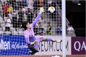 Thủ môn Steve Hall hóa người hùng giúp Úc vô địch