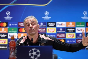 HLV Luis Enrique nói gì với học trò về Liverpool?