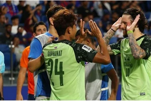 Người hùng Suphanat loại “tuyển Malaysia thu nhỏ”