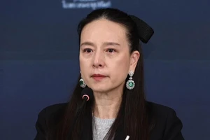 LĐBĐ Thái Lan trong khối nợ khủng, Bộ từ chối giúp, tiền nhiệm của Madam Pang thách thức