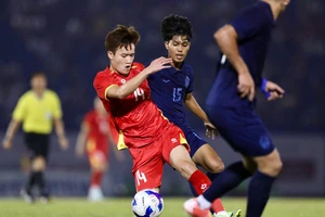 HLV Kim Sang-sik xây dựng lối chơi không có Nguyễn Xuân Son