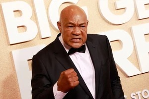 Huyền thoại George Foreman qua đời; Đối thủ của tuyển Việt Nam đánh bại Singapore