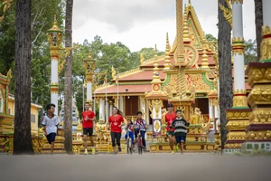Giải Aikya Cross Country Marathon với cung đường tuyệt đẹp hoà quyện văn hoá Khmer