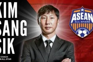 HLV Kim Sang- sik dẫn dắt 'đội tuyển Đông Nam Á' chạm trán MU