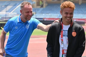 HLV Mano Polking nắn gân ban tổ chức giải