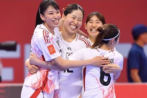 Tuyển Thái Lan gục khóc sau trận chung kết với Nhật Bản