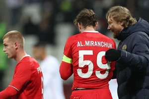 Đội tuyển Nga huy động lực lượng khủng để tiếp “Siêu đại bàng” châu Phi