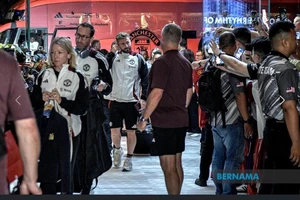 Chùm ảnh MU đổ bộ xuống Kuala Lumpur chuẩn bị đấu với ASEAN All Stars