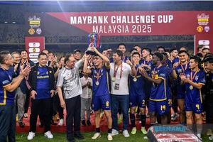 Fan đặc biệt của MU - Thủ tướng Anwar Ibrahim chúc đội trụ hạng mùa sau