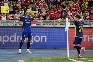 Cả đất nước Myanmar lên cơn sốt khi Maung Maung Lwin “xé lưới” MU