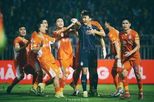 “Người hùng Thường Châu” Bùi Tiến Dũng là điểm nhấn giúp SHB Đà Nẵng trụ hạng