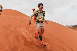 Cựu đội trưởng tuyển Nga Smertin chơi ultramarathon 252 km