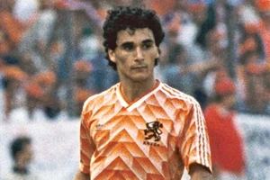 Nhà vô địch Euro 88 - HLV Gerald Vanenburg muốn Indonesia truất ngôi vô địch của U-23 Việt Nam