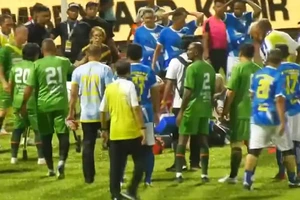 Cái chết của thủ môn huyền thoại Malaysia: Lời cảnh tỉnh cho bóng đá cộng đồng