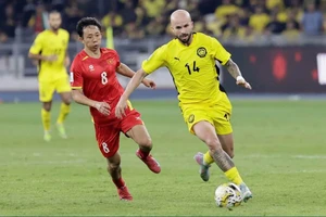 Cầu thủ đua nhau về “cái ao làng” thì mơ gì World Cup?! 