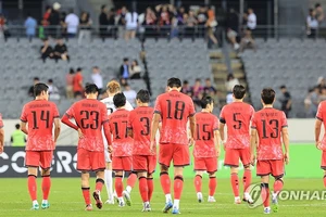 Tuyển Hàn Quốc thua đại kỳ phùng Nhật Bản ngay trên sân nhà