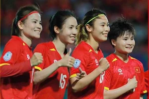 Tuyển Việt Nam và Thái Lan chia nhau ngôi nhất, nhì bảng