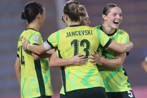 Úc đòi nợ sòng phẳng và vô địch Đông Nam Á